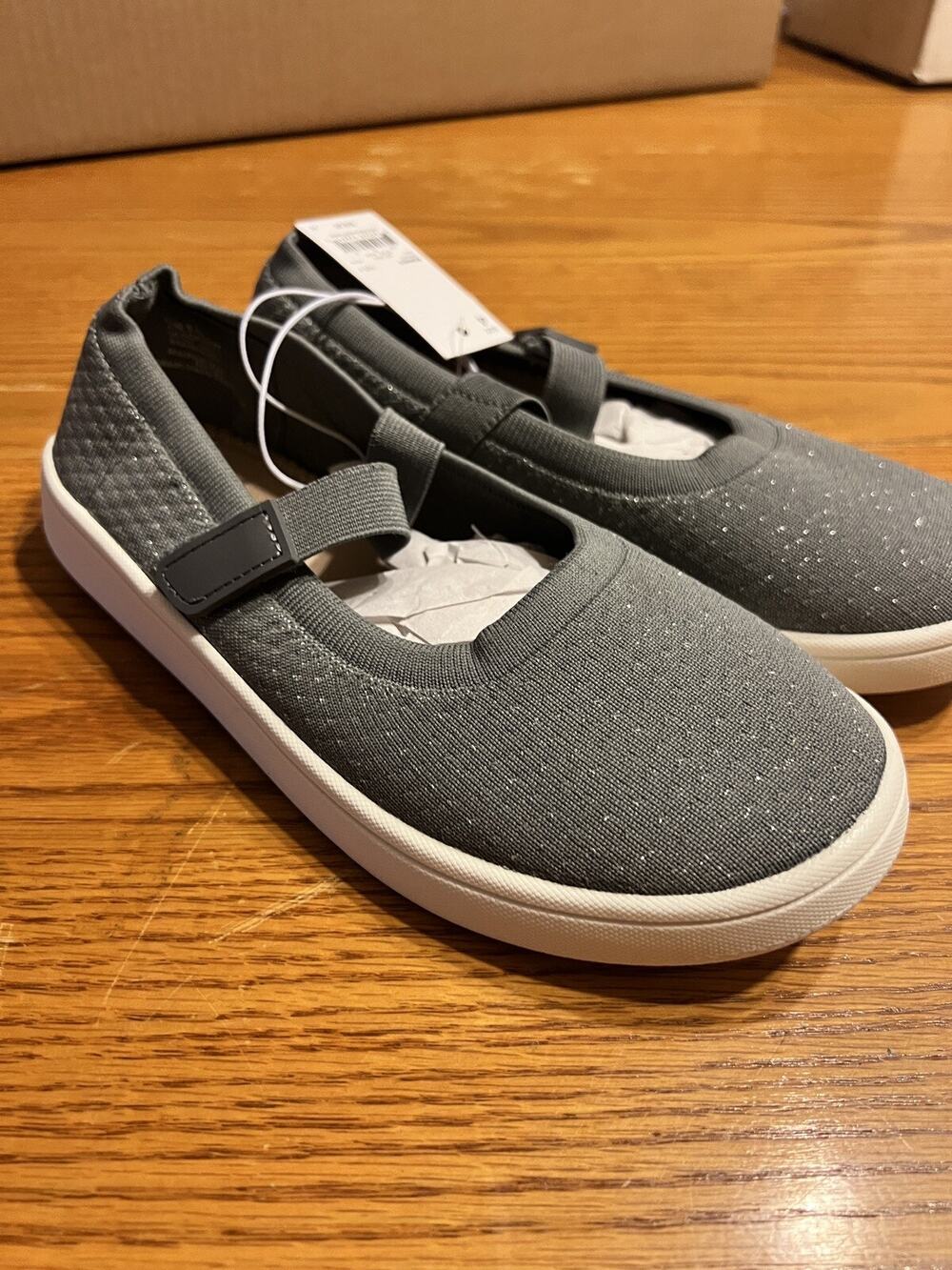 SO Girls Shoes Size 4 Gray Youth Casual Sneakers Slip On New No Box
